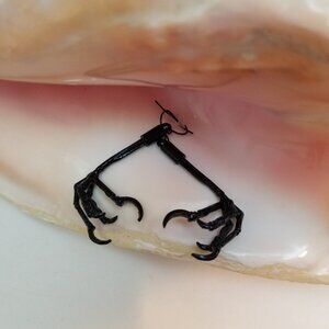 Halloween talon earrings dangle claw 18G black plated NWT pair